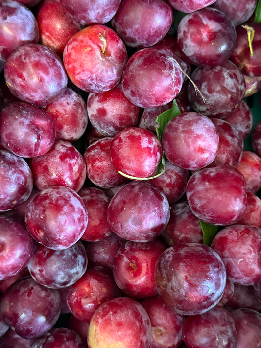 Organic Black Doris plums (1kg)