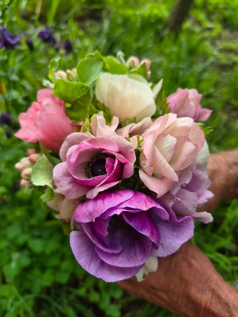 Seasonal flower bunch